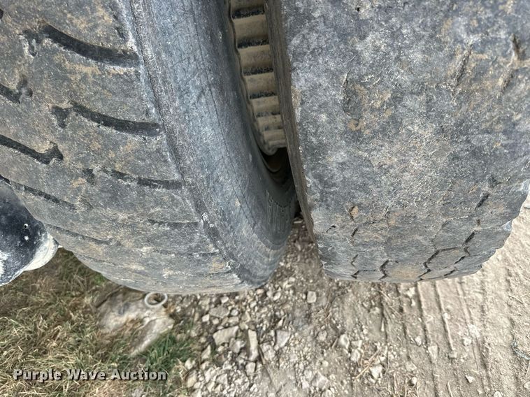 image for item NP9569 1989 Ford L8000  grain truck