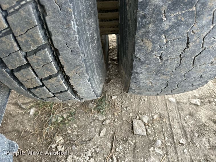 image for item NP9569 1989 Ford L8000  grain truck