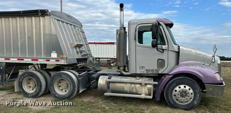 image for item NP9571 2006 Freightliner Columbia  semi truck