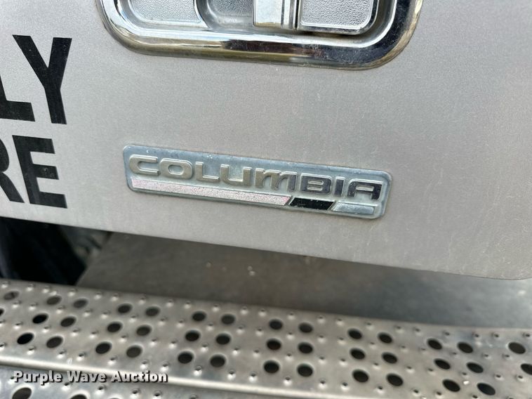 image for item NP9571 2006 Freightliner Columbia  semi truck