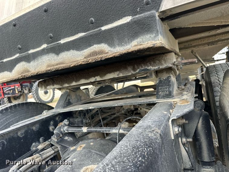 image for item NP9571 2006 Freightliner Columbia  semi truck