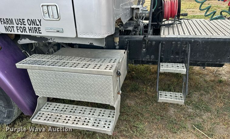 image for item NP9571 2006 Freightliner Columbia  semi truck