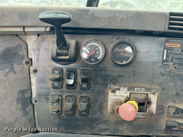 image for item NP9571 2006 Freightliner Columbia  semi truck