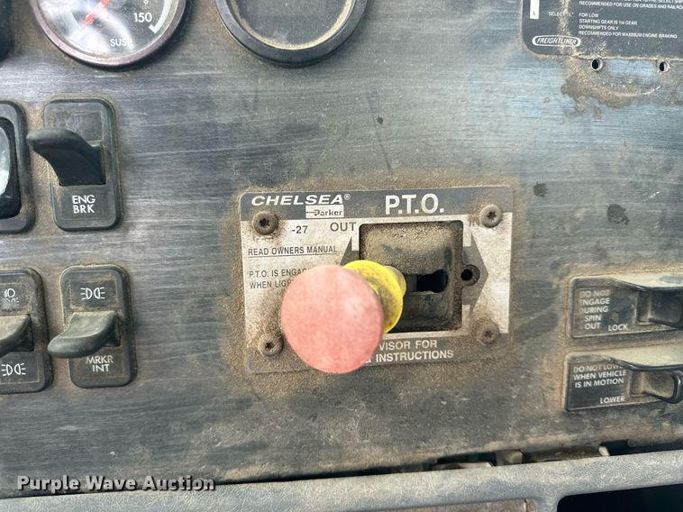 image for item NP9571 2006 Freightliner Columbia  semi truck