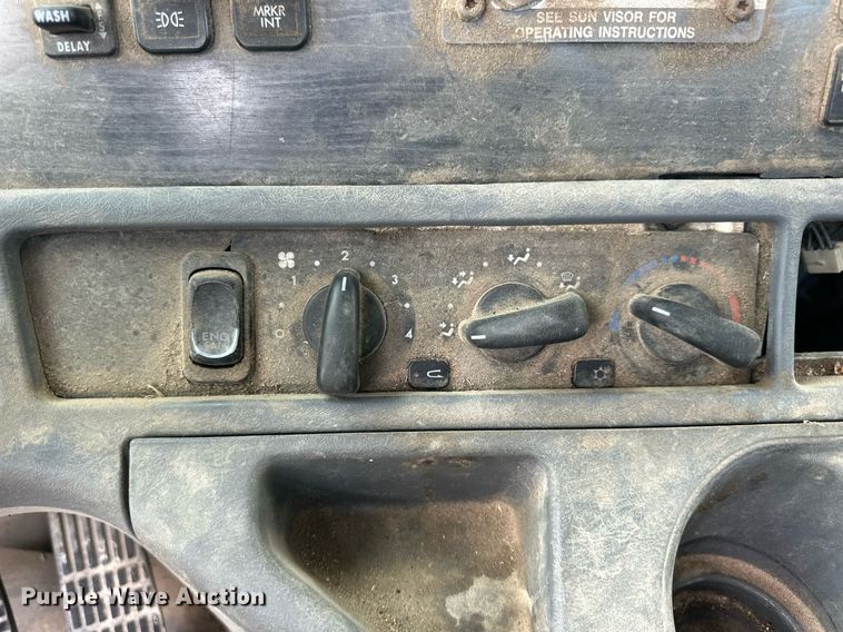 image for item NP9571 2006 Freightliner Columbia  semi truck