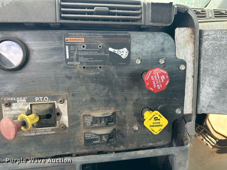 image for item NP9571 2006 Freightliner Columbia  semi truck