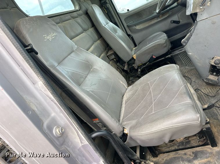 image for item NP9571 2006 Freightliner Columbia  semi truck