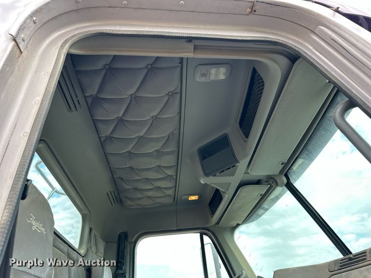 image for item NP9571 2006 Freightliner Columbia  semi truck