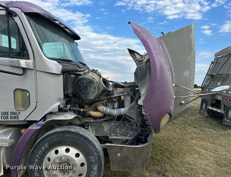 image for item NP9571 2006 Freightliner Columbia  semi truck