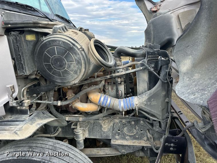 image for item NP9571 2006 Freightliner Columbia  semi truck