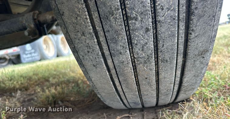 image for item NP9571 2006 Freightliner Columbia  semi truck