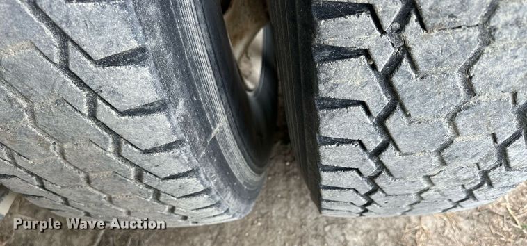 image for item NP9571 2006 Freightliner Columbia  semi truck