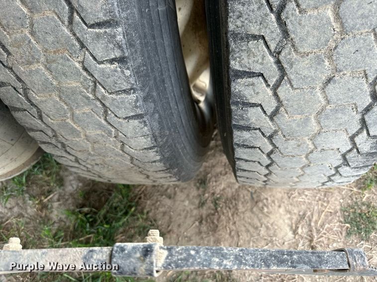 image for item NP9571 2006 Freightliner Columbia  semi truck