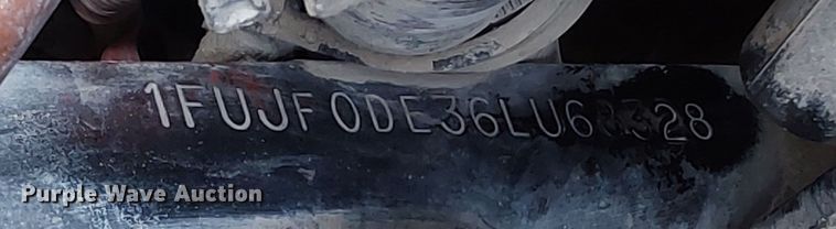 image for item NP9571 2006 Freightliner Columbia  semi truck