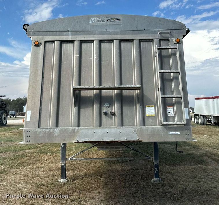 image for item NP9572 2009 Dakota  grain trailer