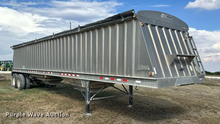 image for item NP9572 2009 Dakota  grain trailer