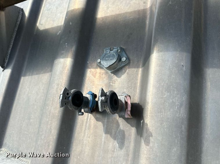 image for item NP9572 2009 Dakota  grain trailer