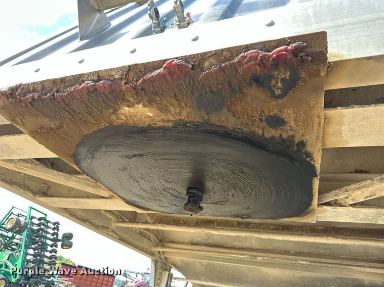 image for item NP9572 2009 Dakota  grain trailer