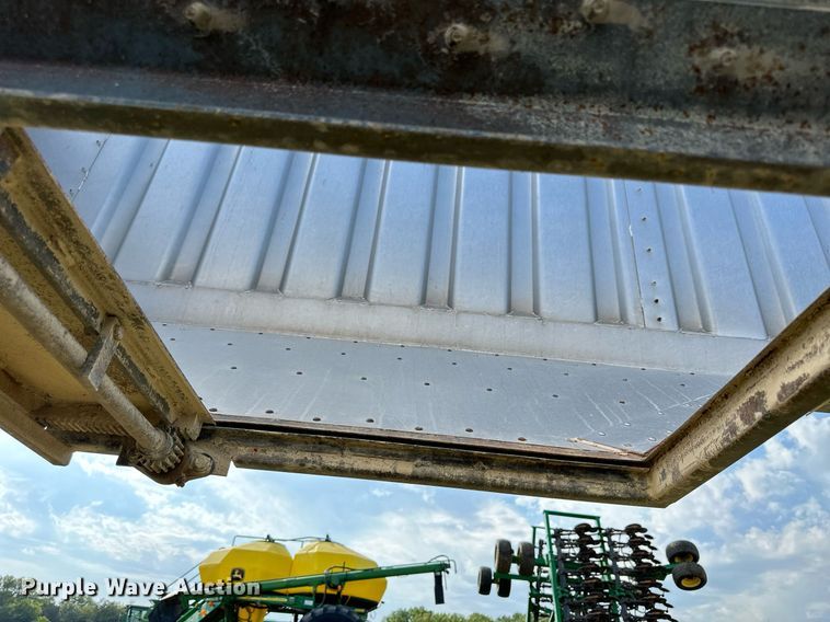 image for item NP9572 2009 Dakota  grain trailer