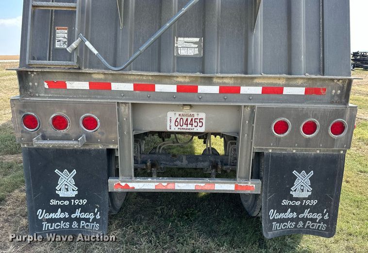 image for item NP9572 2009 Dakota  grain trailer