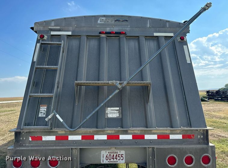 image for item NP9572 2009 Dakota  grain trailer