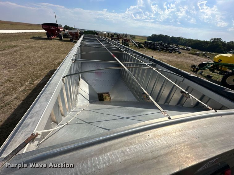 image for item NP9572 2009 Dakota  grain trailer