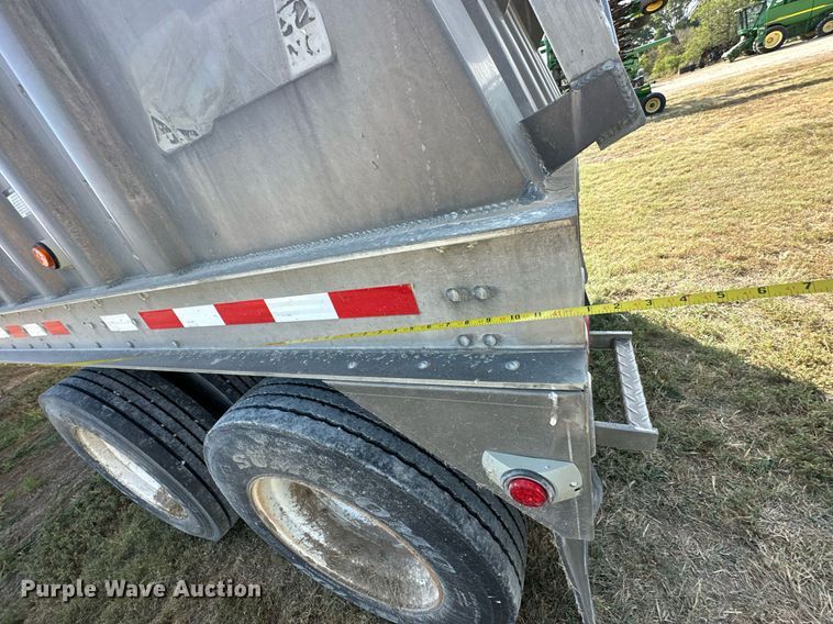 image for item NP9572 2009 Dakota  grain trailer