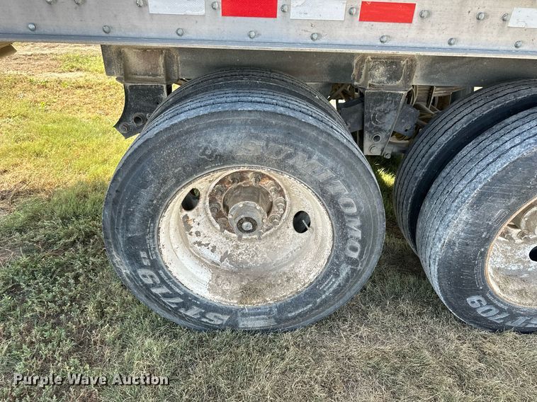 image for item NP9572 2009 Dakota  grain trailer