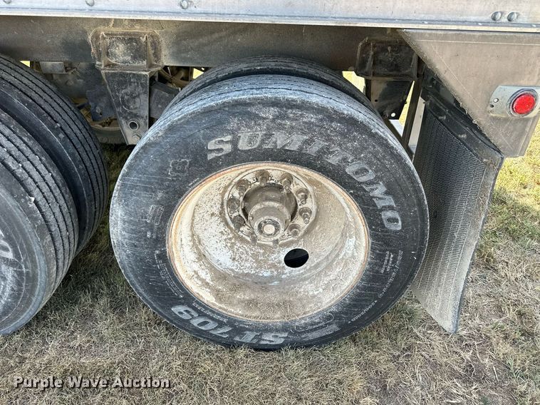image for item NP9572 2009 Dakota  grain trailer