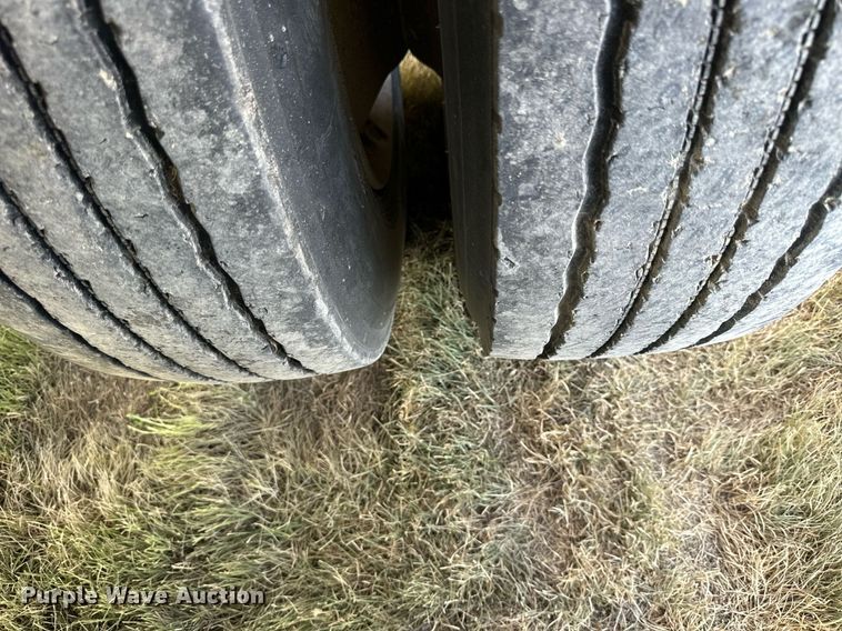 image for item NP9572 2009 Dakota  grain trailer