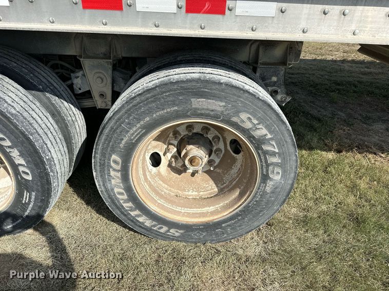 image for item NP9572 2009 Dakota  grain trailer