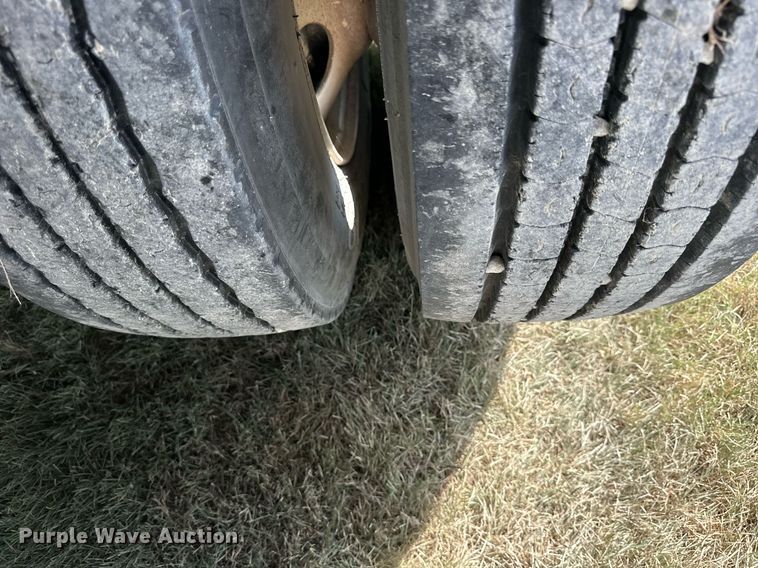 image for item NP9572 2009 Dakota  grain trailer