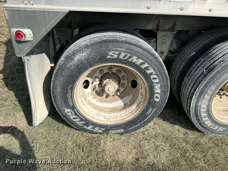 image for item NP9572 2009 Dakota  grain trailer