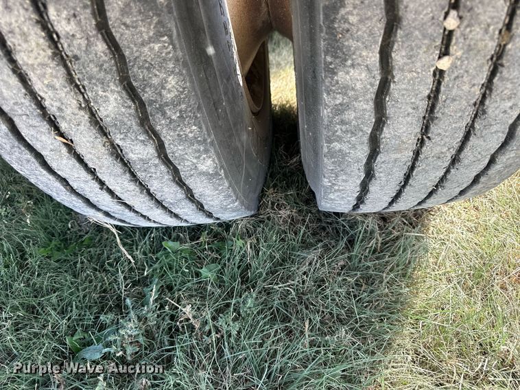 image for item NP9572 2009 Dakota  grain trailer