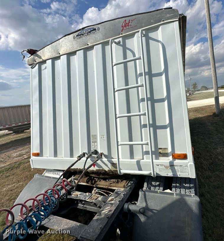 image for item NP9574 2000 Jet Co 26 GT  grain trailer