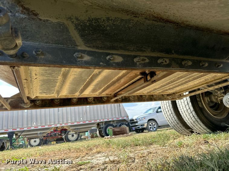 image for item NP9574 2000 Jet Co 26 GT  grain trailer