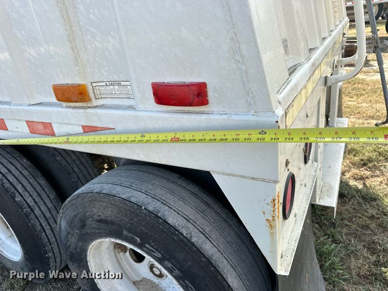 image for item NP9574 2000 Jet Co 26 GT  grain trailer