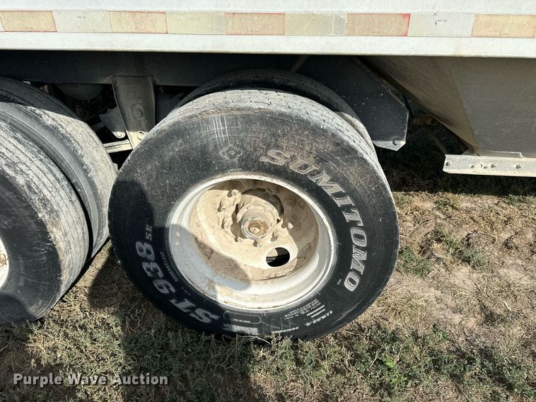 image for item NP9574 2000 Jet Co 26 GT  grain trailer