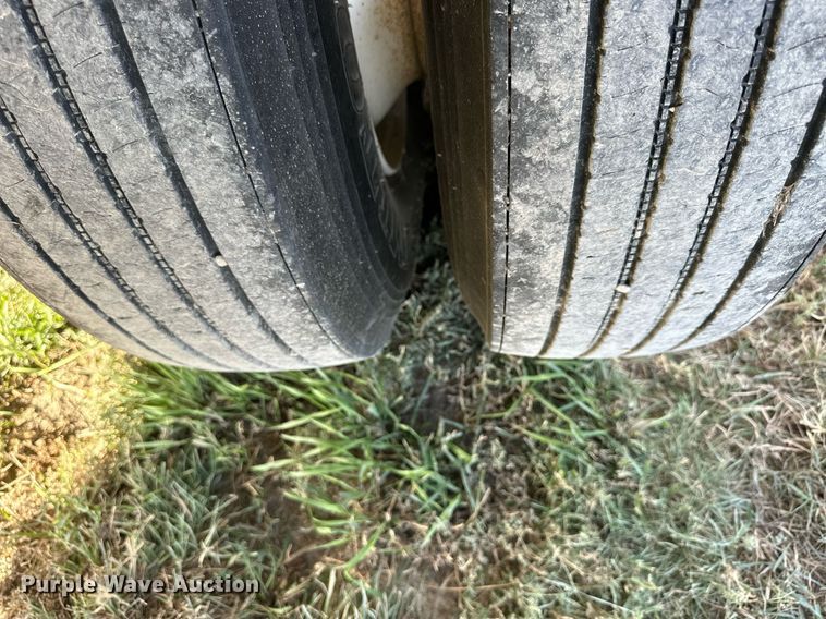 image for item NP9574 2000 Jet Co 26 GT  grain trailer