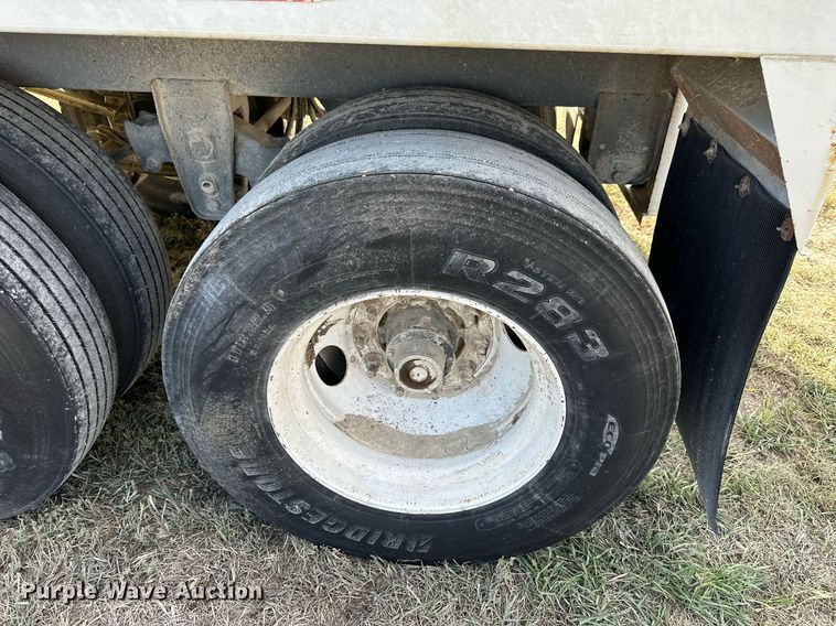 image for item NP9574 2000 Jet Co 26 GT  grain trailer