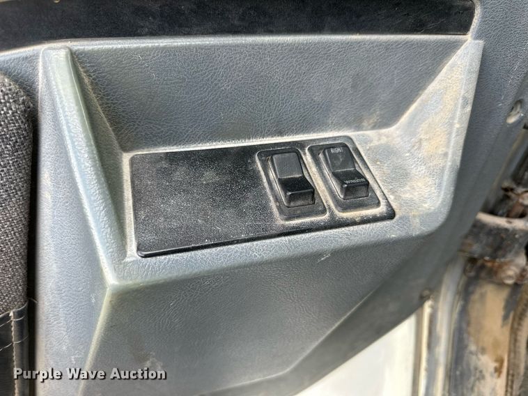 image for item NP9575 1994 International 8200  semi truck