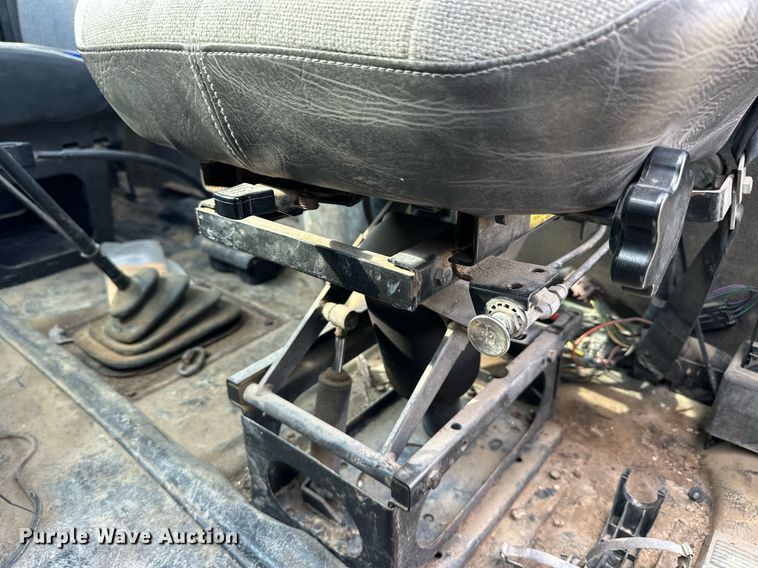 image for item NP9575 1994 International 8200  semi truck