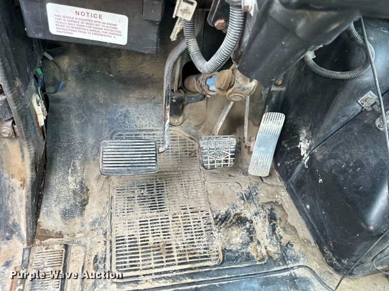 image for item NP9575 1994 International 8200  semi truck