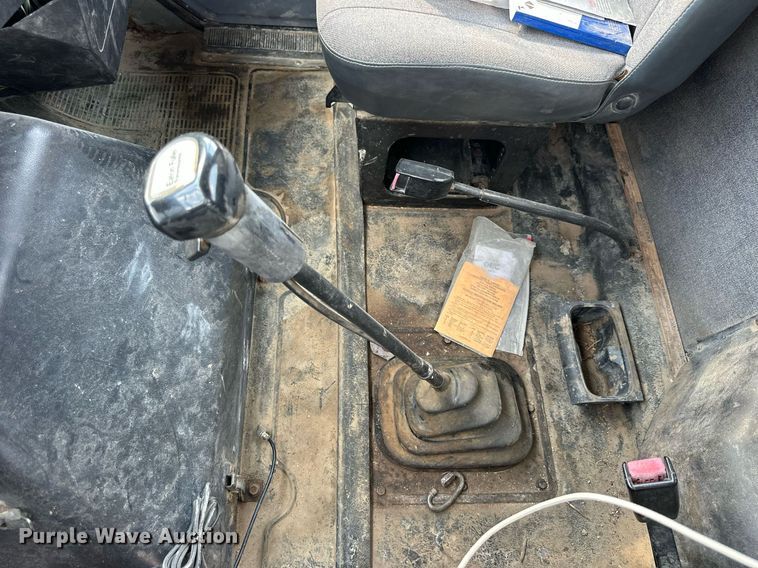 image for item NP9575 1994 International 8200  semi truck