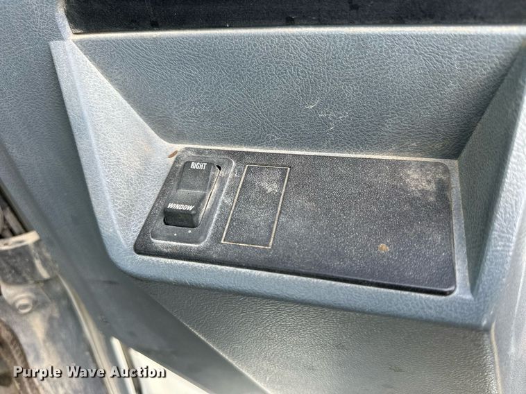 image for item NP9575 1994 International 8200  semi truck