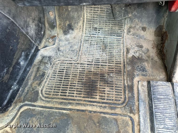 image for item NP9575 1994 International 8200  semi truck