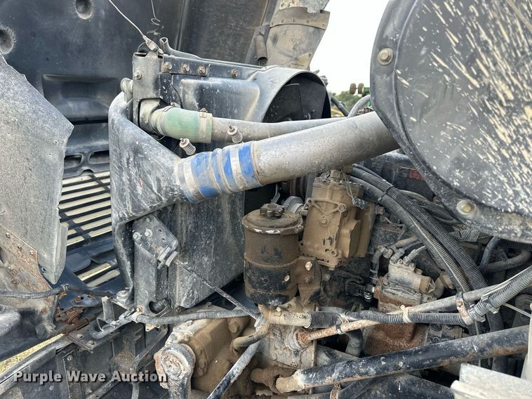 image for item NP9575 1994 International 8200  semi truck