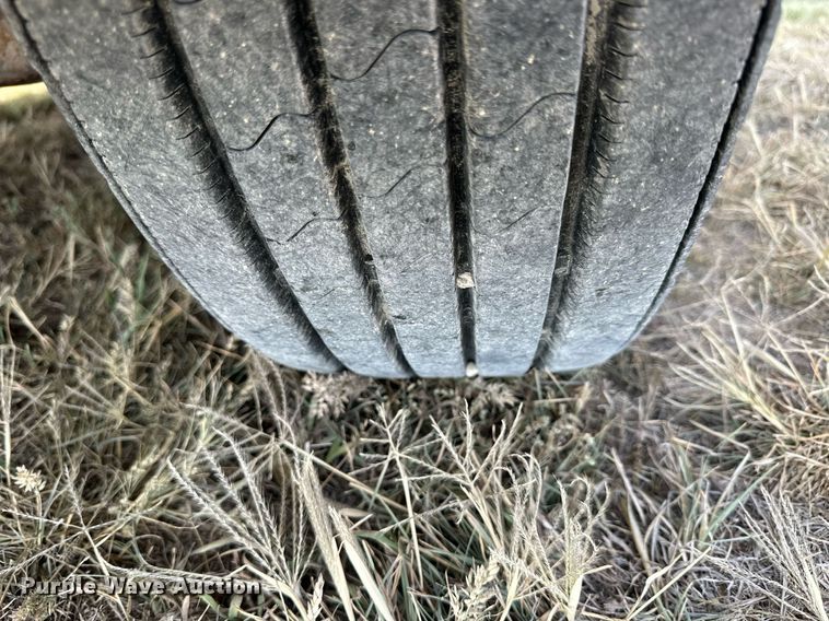 image for item NP9575 1994 International 8200  semi truck