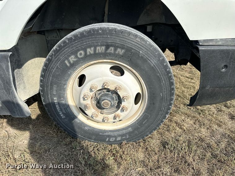 image for item NP9575 1994 International 8200  semi truck