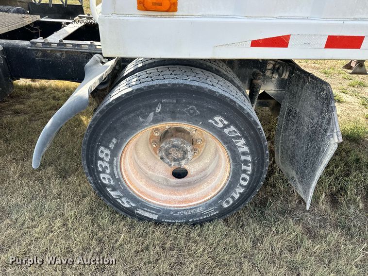 image for item NP9575 1994 International 8200  semi truck